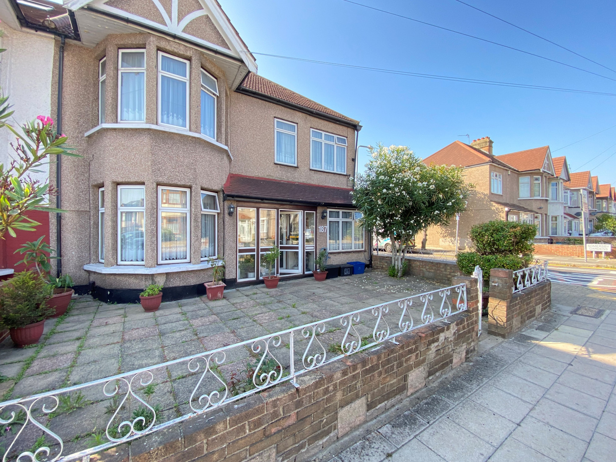 Beehive Lane, Ilford, IG4