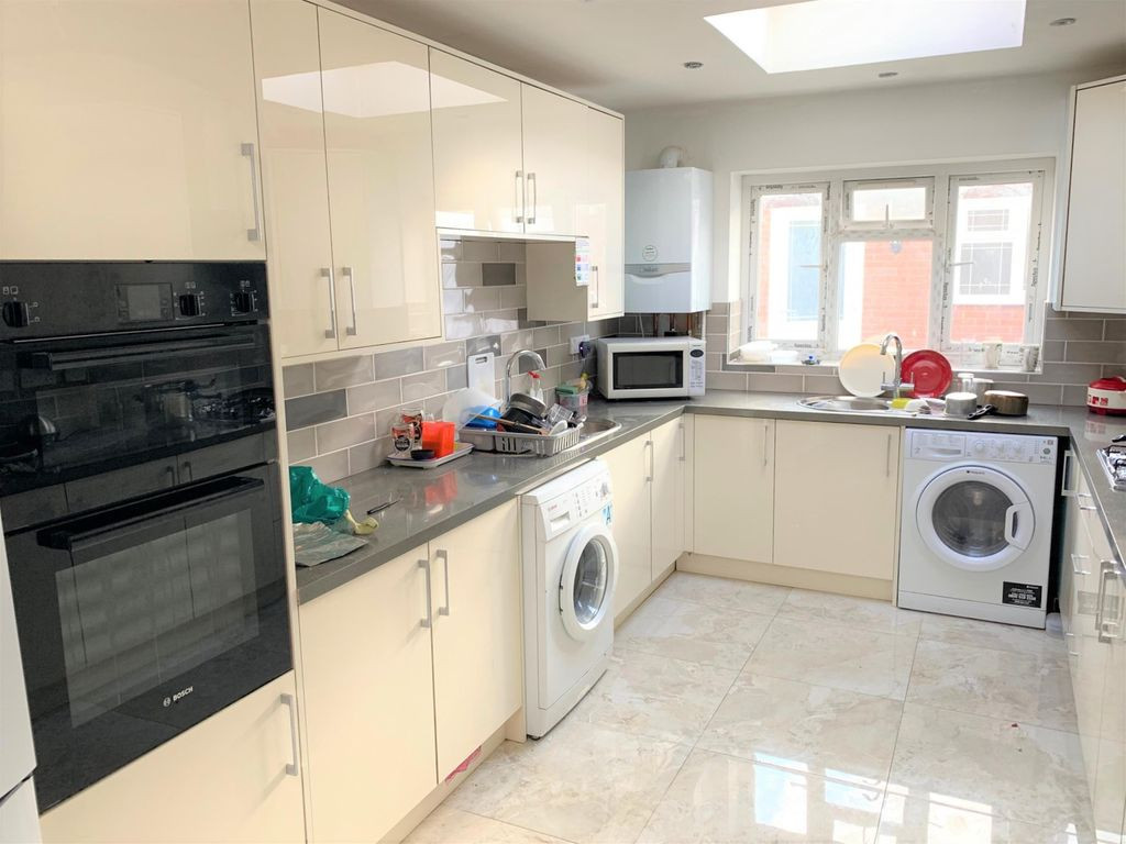 Queens Gardens, Hounslow, TW5
